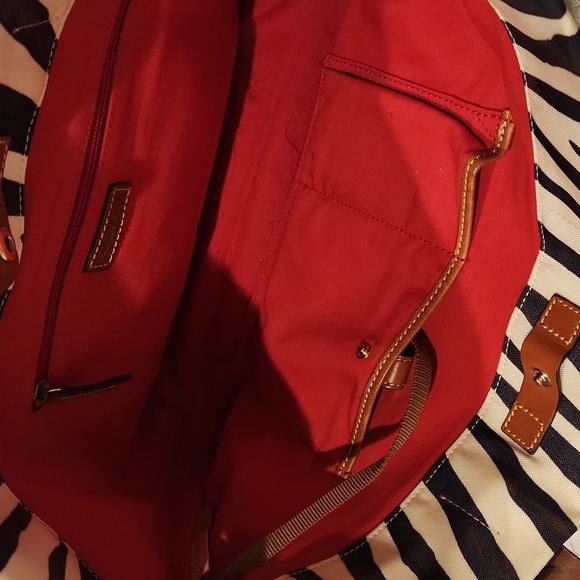 Dooney & Bourke zebra print large - Picture 3 of 3